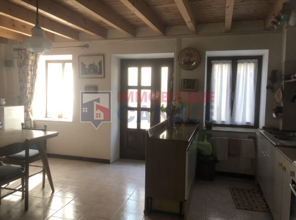 Casa affiancata abitabile subito con giardino – perfetta per vacanze
