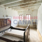Porzione Centrale di Casa a Schiera da Ristrutturare nel Cuore di Posina