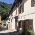 Casa affiancata abitabile subito con giardino – perfetta per vacanze