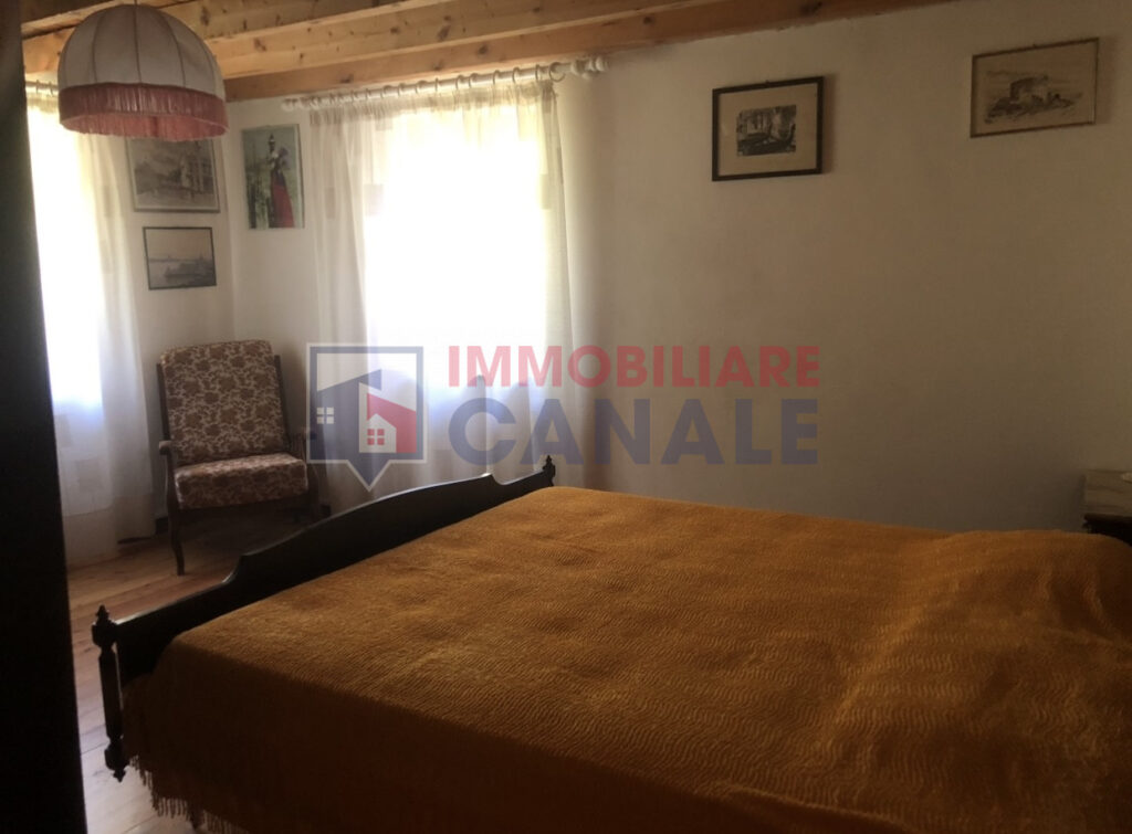 Casa affiancata abitabile subito con giardino – perfetta per vacanze
