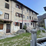 Porzione Centrale di Casa a Schiera da Ristrutturare nel Cuore di Posina