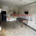 Porzione Centrale di Casa a Schiera da Ristrutturare nel Cuore di Posina