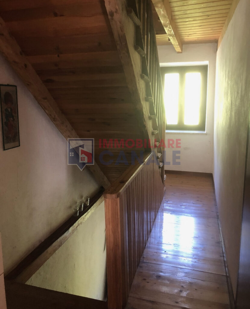 Casa affiancata abitabile subito con giardino – perfetta per vacanze