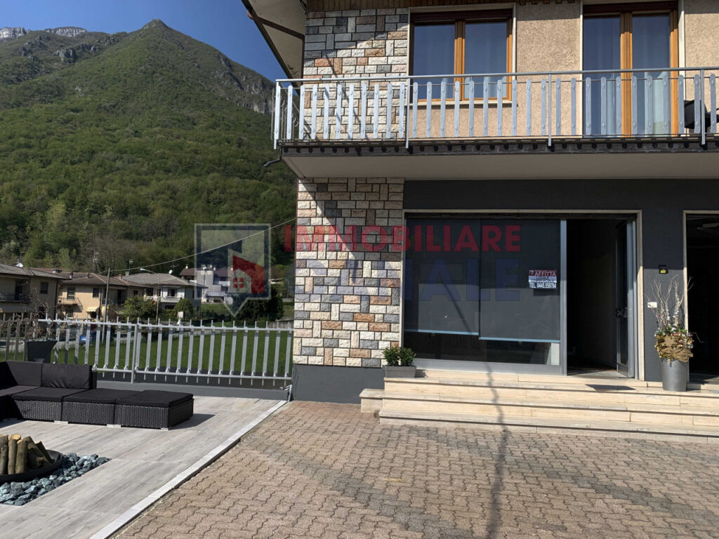LOCALE COMMERCIALE/DIREZIONALE IN AFFITTO