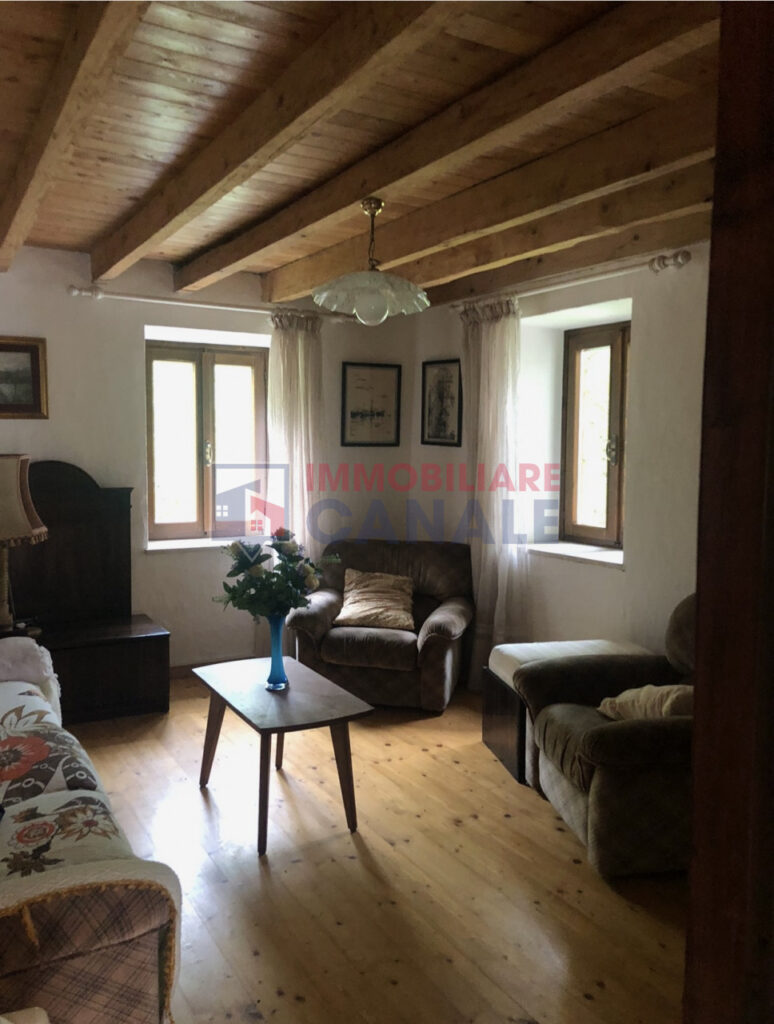 Casa affiancata abitabile subito con giardino – perfetta per vacanze