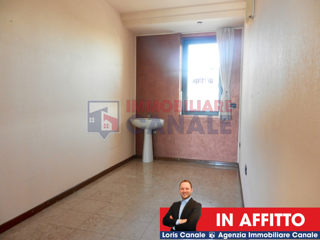 AFFITTASI  UFFICI COMMERCIALI ARREDATI PIOVENE ROCCHETTE