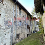 Porzione Centrale di Casa a Schiera da Ristrutturare nel Cuore di Posina