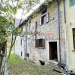 Porzione Centrale di Casa a Schiera da Ristrutturare nel Cuore di Posina