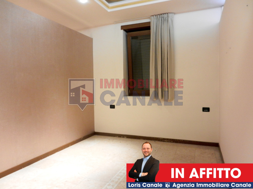 AFFITTASI  UFFICI COMMERCIALI ARREDATI PIOVENE ROCCHETTE