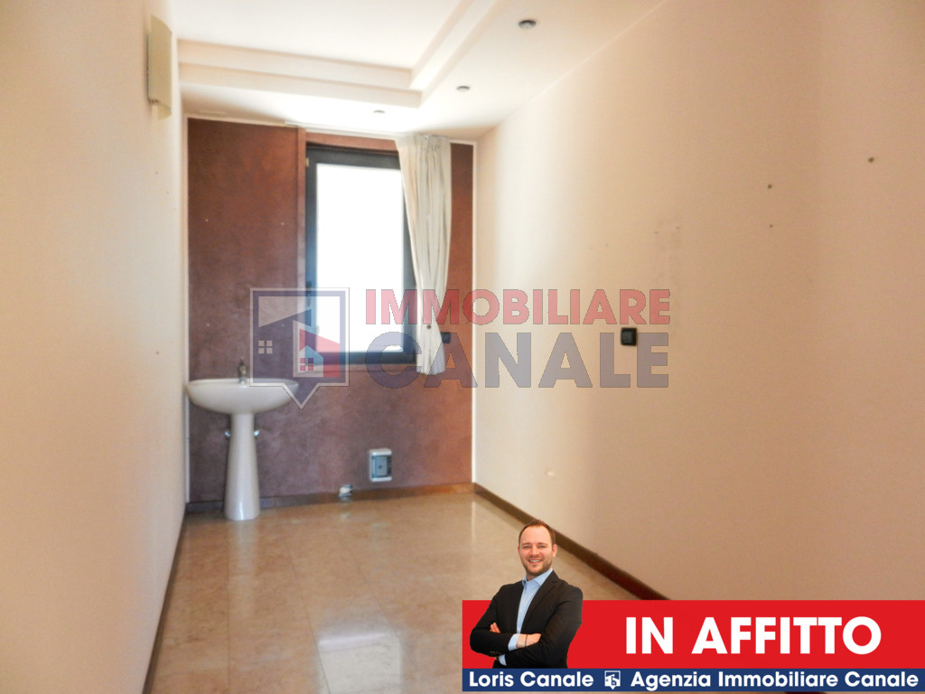 AFFITTASI  UFFICI COMMERCIALI ARREDATI PIOVENE ROCCHETTE