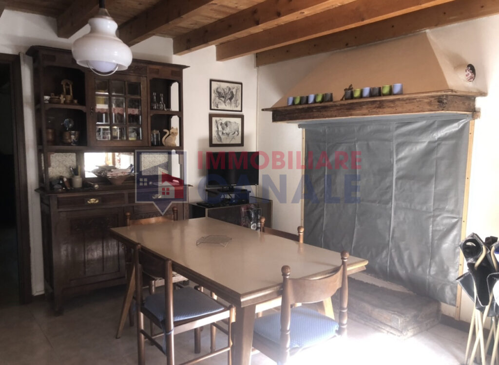Casa affiancata abitabile subito con giardino – perfetta per vacanze